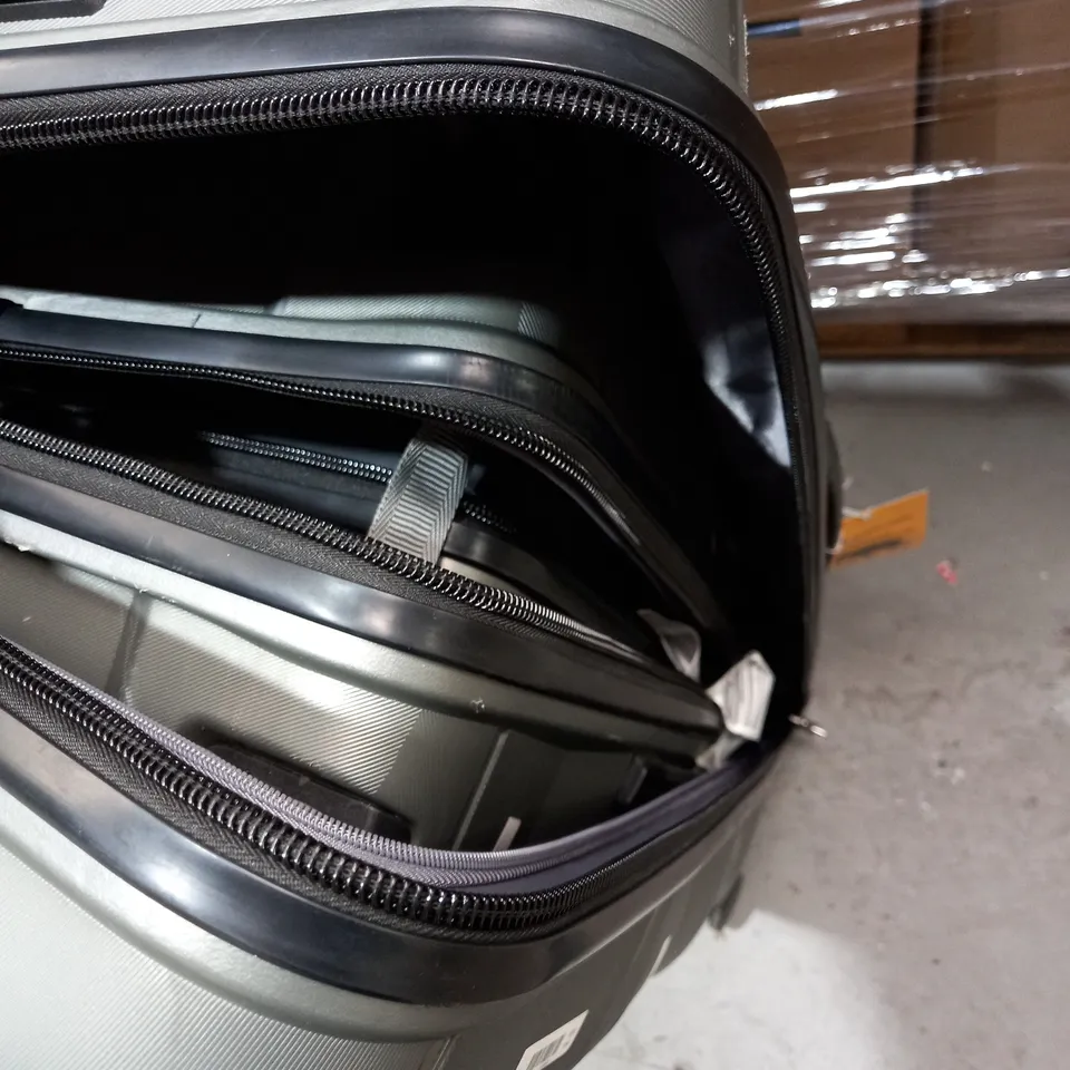 HEYS 4 SUITCASE SET IN SILVER GREY