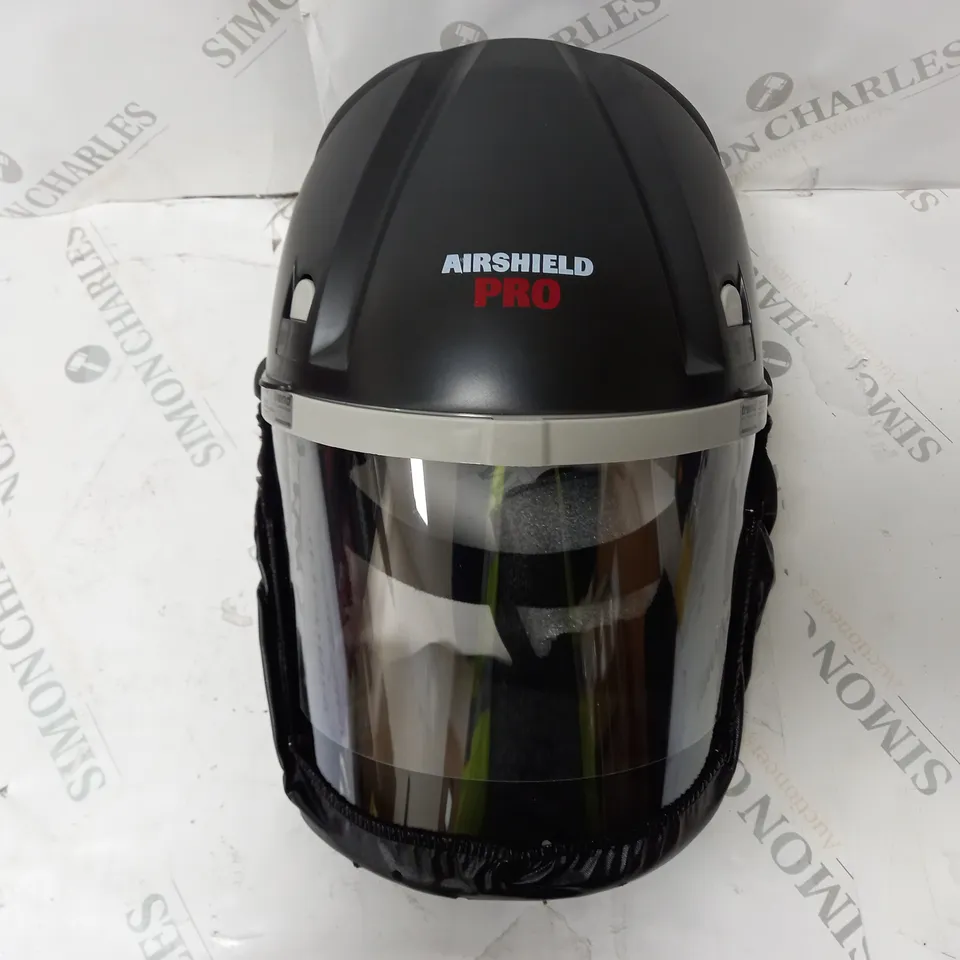 BOXED TREND AIRSHIELD PRO HELMET