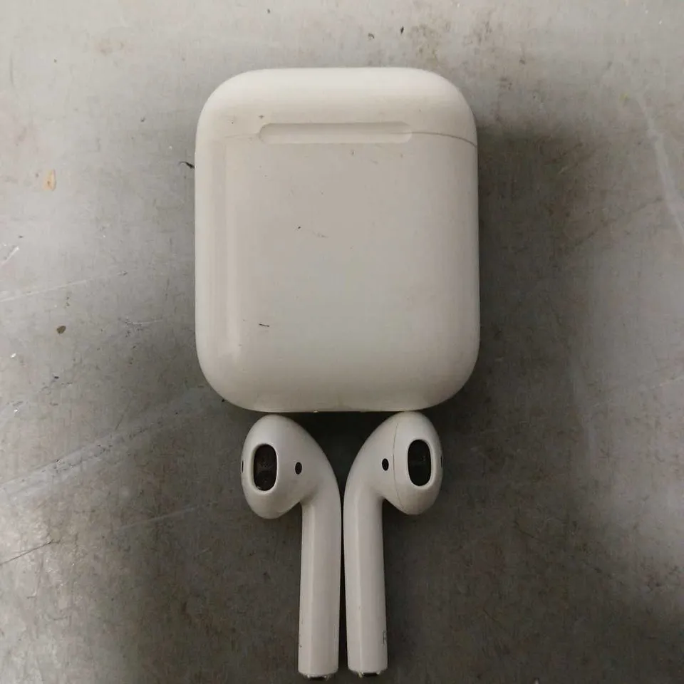 APPLE AIRPODS WITH CHARGING CASE - A1602