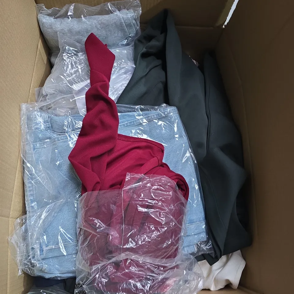 APPROXIMATELY 25 ASSORTED CLOTHING AND FASHION PRODUCTS IN VARIOUS STYLES AND SIZES - COLLECTION ONLY