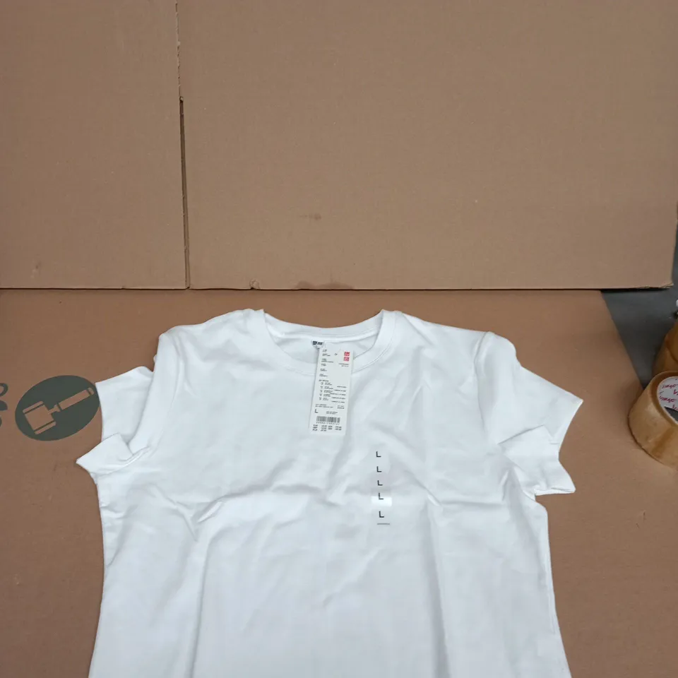 Uniqlo White Women's T-Shirt - Size L