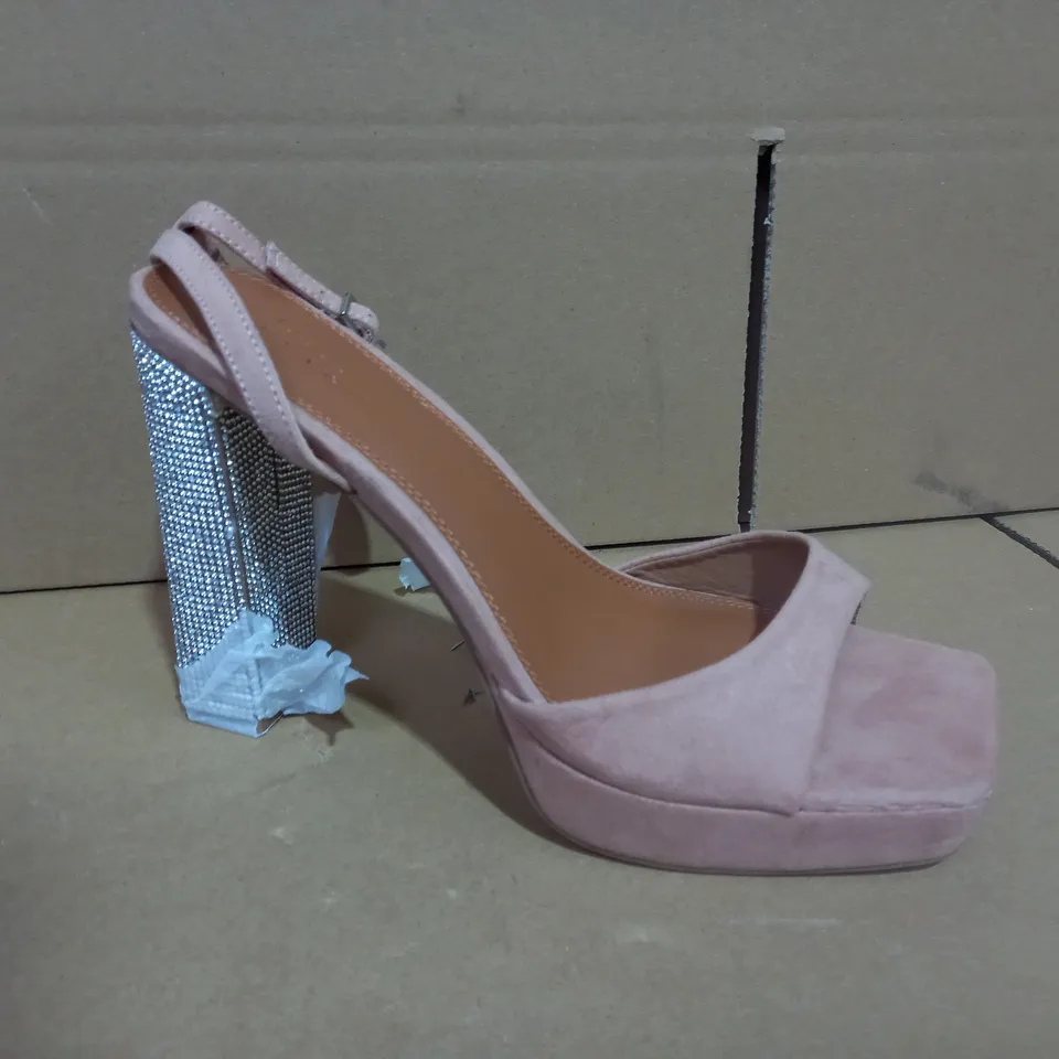 PAIR OF SIZE 8 ASOS PINK HEELS 