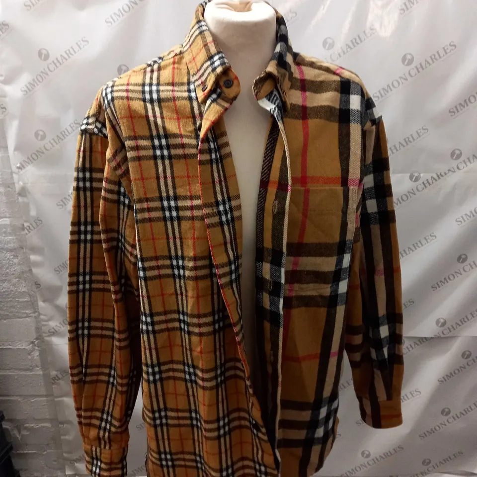 MENS BURBERRY BUTTON SHIRT SIZE M