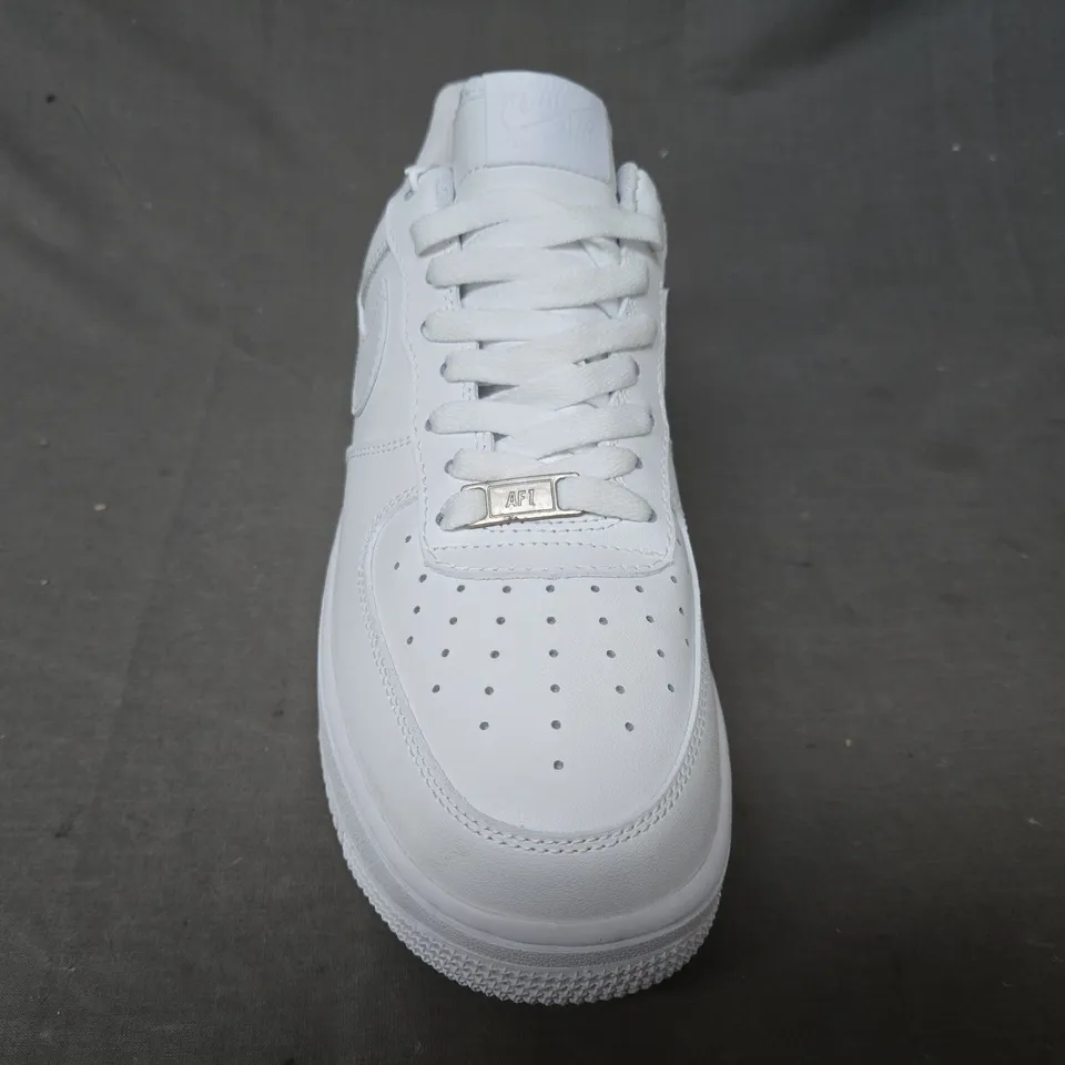 PAIR OF NIKE AIR FORCE 1 SHOES IN WHITE UK SIZE 9