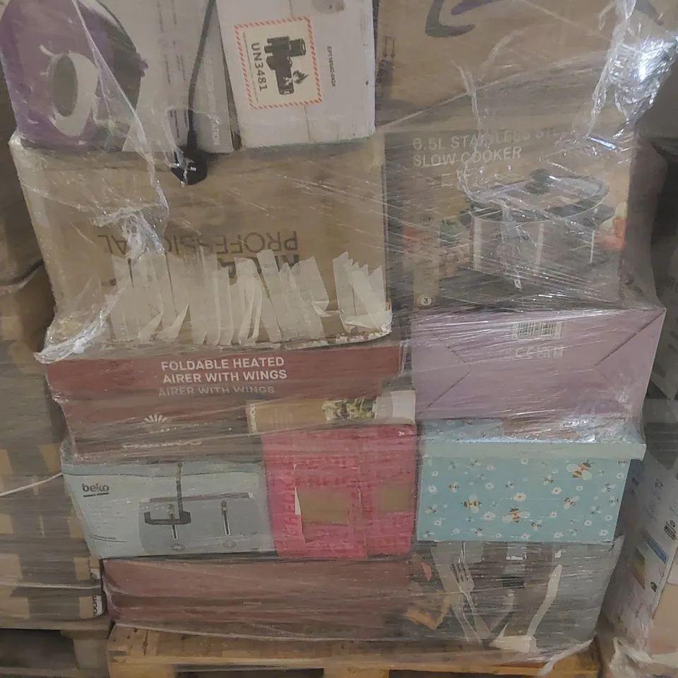 PALLET CONTAINING A VERY LARGE QUANTITY OF ASSORTED ELECTRIC ITEMS INCLUDING: FOLDABLE HEATED AIRER WITH WINGS, SLOW COOKER, DAEWOO VACUUM CLEANER ECT
