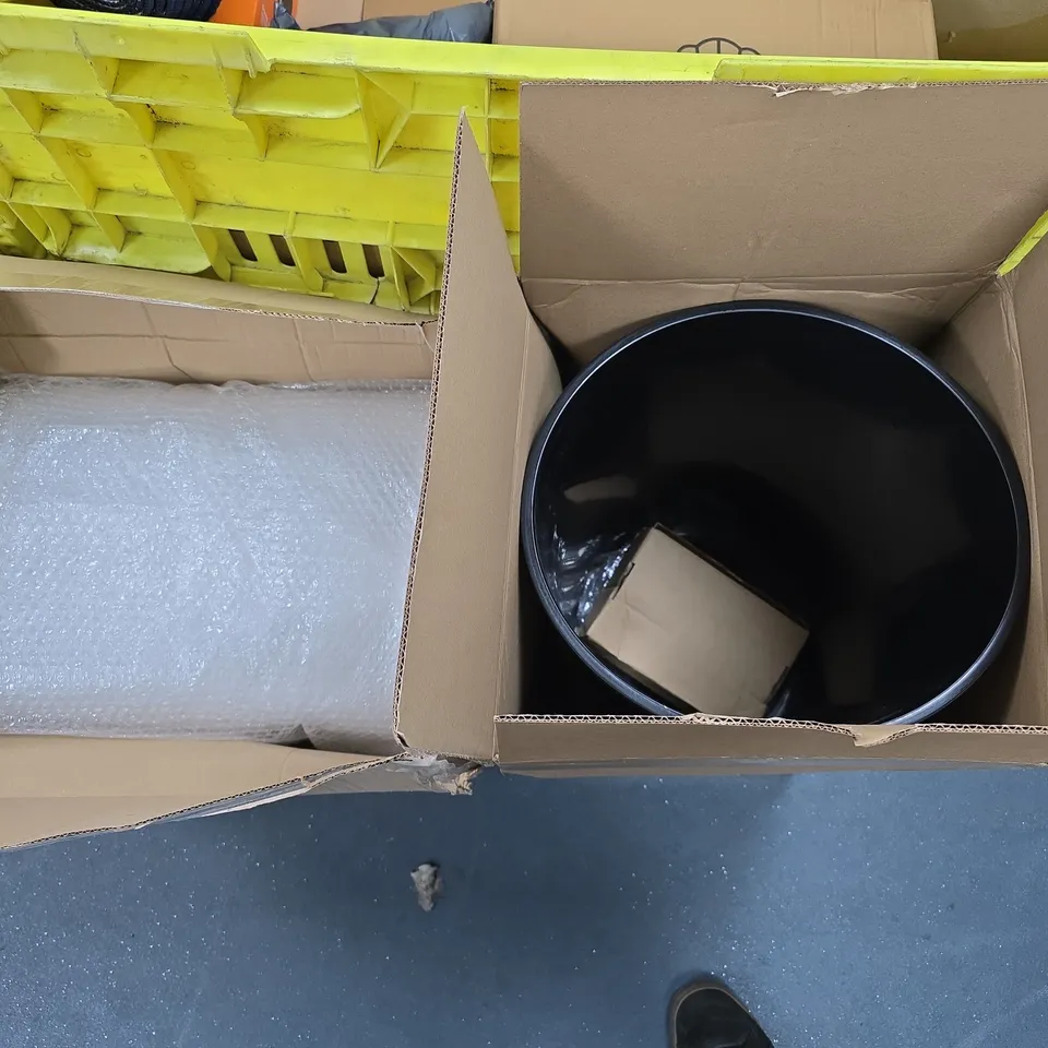 PALLET OF ASSORTED HOUSEHOLD AND CLOTHING ITEMS TO INCLUDE BRU CUP, NORTH FACE FLEECE, BUBBLE WRAP AND TOILET TISSUE MULTI-PACKS