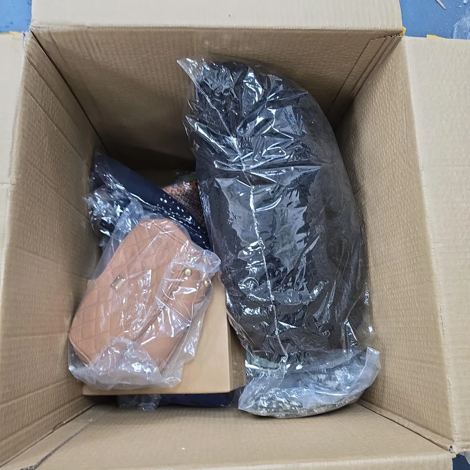 BOX OF APPROXIMATELY 12 ASSORTED ITEMS INCLUDING HOMESMART BEDDING SET , COPPER COMPRESSED SOCKS AND SHOWER CURTAIN 