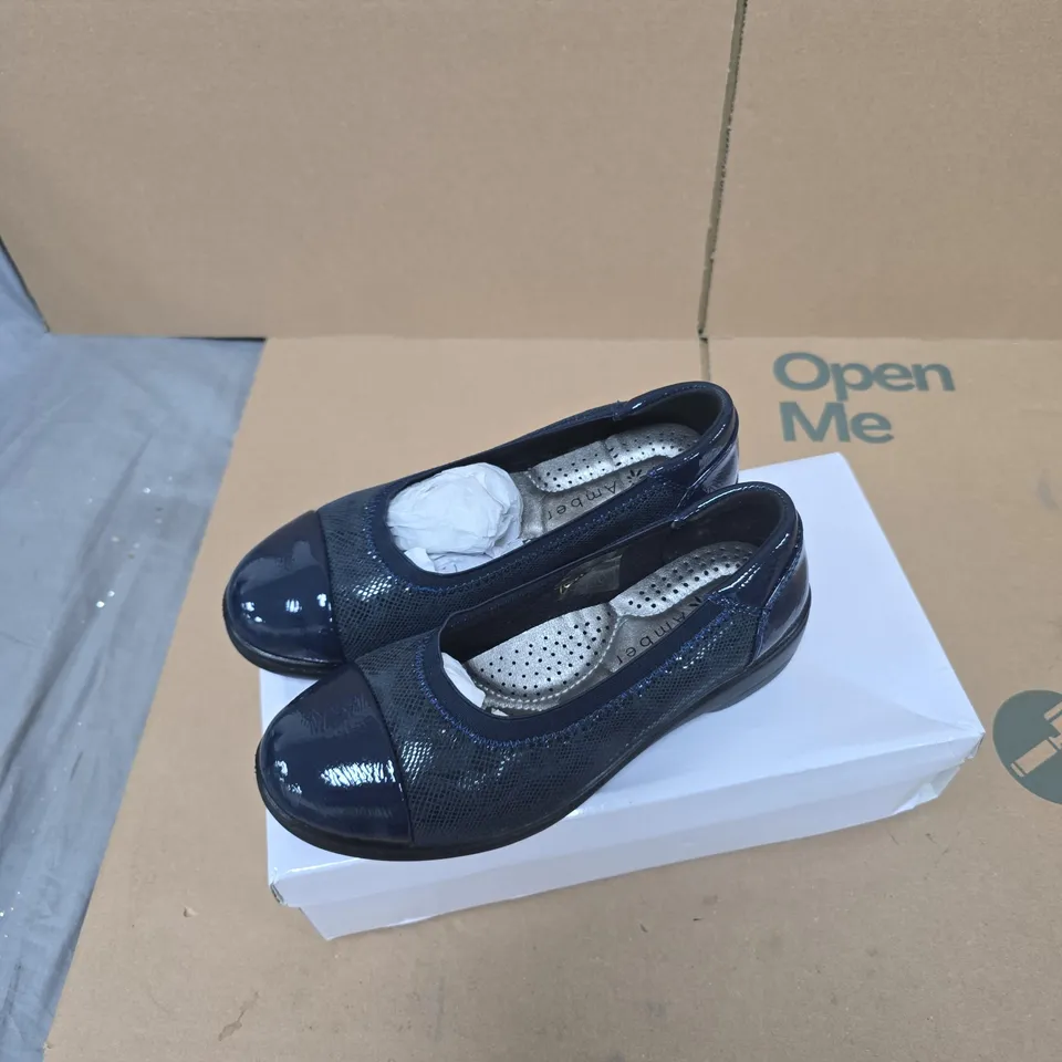 AMBER ' NAVY PATENT LEATHER SHOES – UK 3