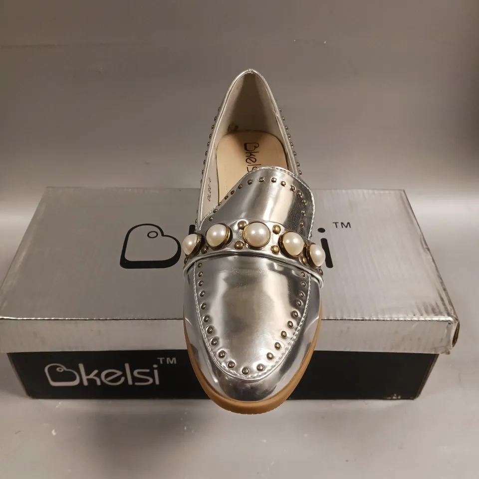 BOXED PAIR OF KELSI SLIP ON LOW HEEL SHOES IN SILVER - 6
