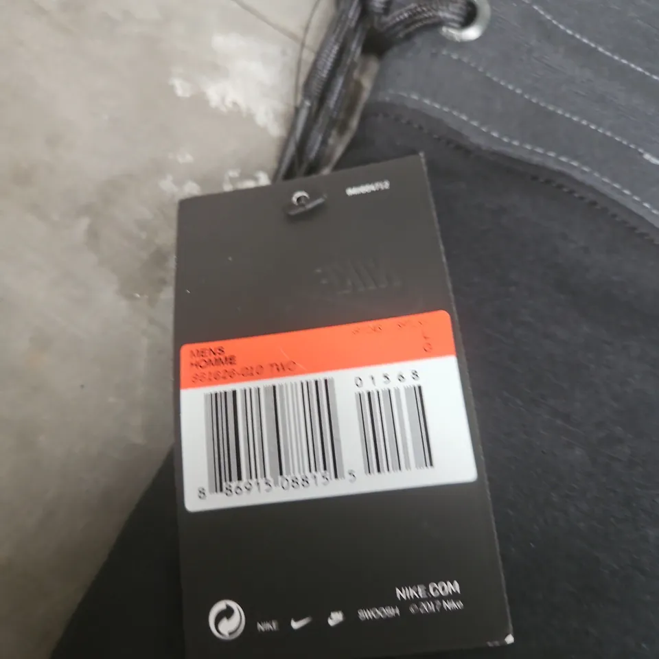 NIKE SLIM FIT TRACKPANTS – BLACK UK L
