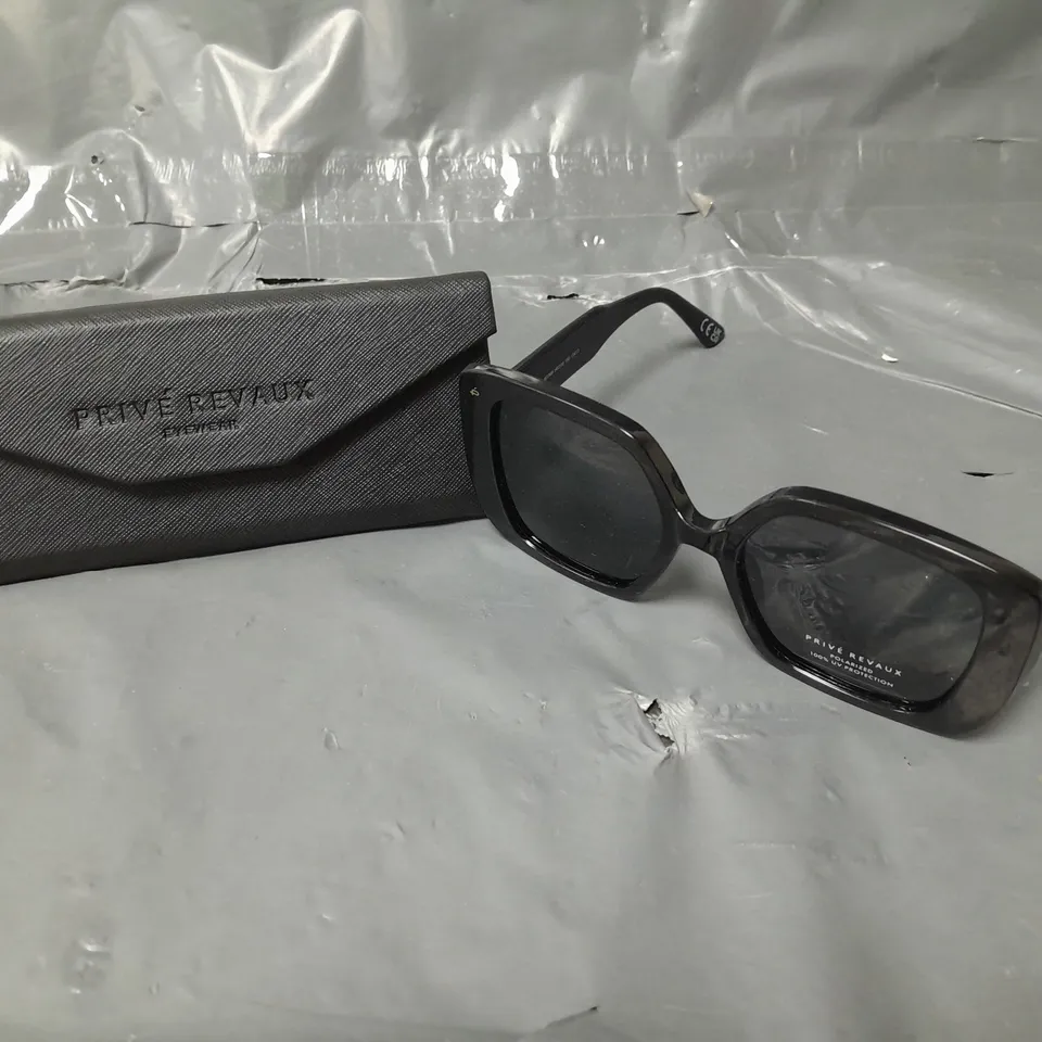 PRIVE REVAUX SO FAMOUS OVERSIZED ROUNDED SQUARE SUNGLASSES  RRP £35