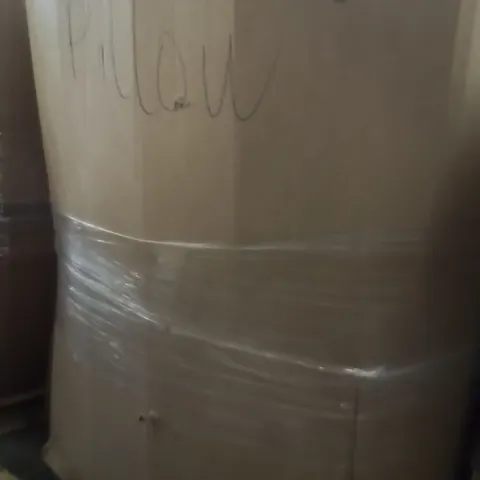 PALLET CONTAINING A LARGE QUANTITY OF PILLOWS 