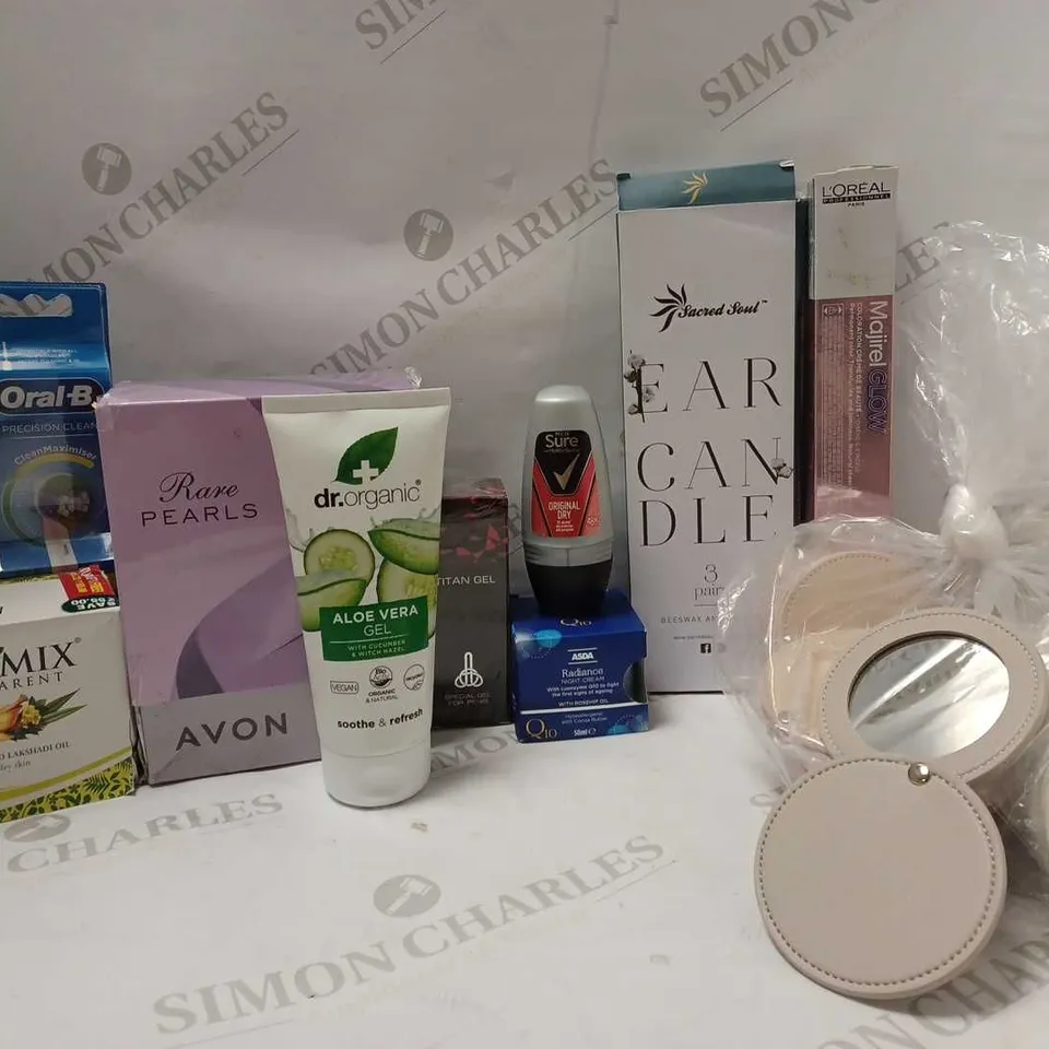 LOT OF APPROX 10 ASSORTED BEAUTY PRODUCTS TO INCLUDE AVON RARE PEARLS SET, DR. ORGANIC ALOE VERA GEL, SACRED SOUL EAR CANDLES. ETC 
