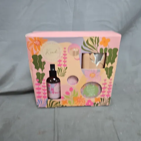 KIND FLORAL GIFT SET – LIP BALM & BODY BUTTER (BOXED)