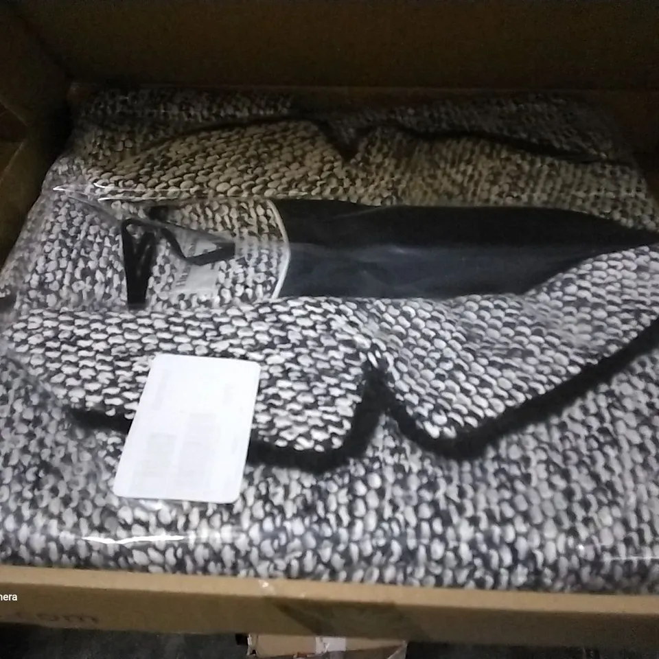 3 BOXES OF HB EDGE TO EDGE COATS NAVY (UK 16)