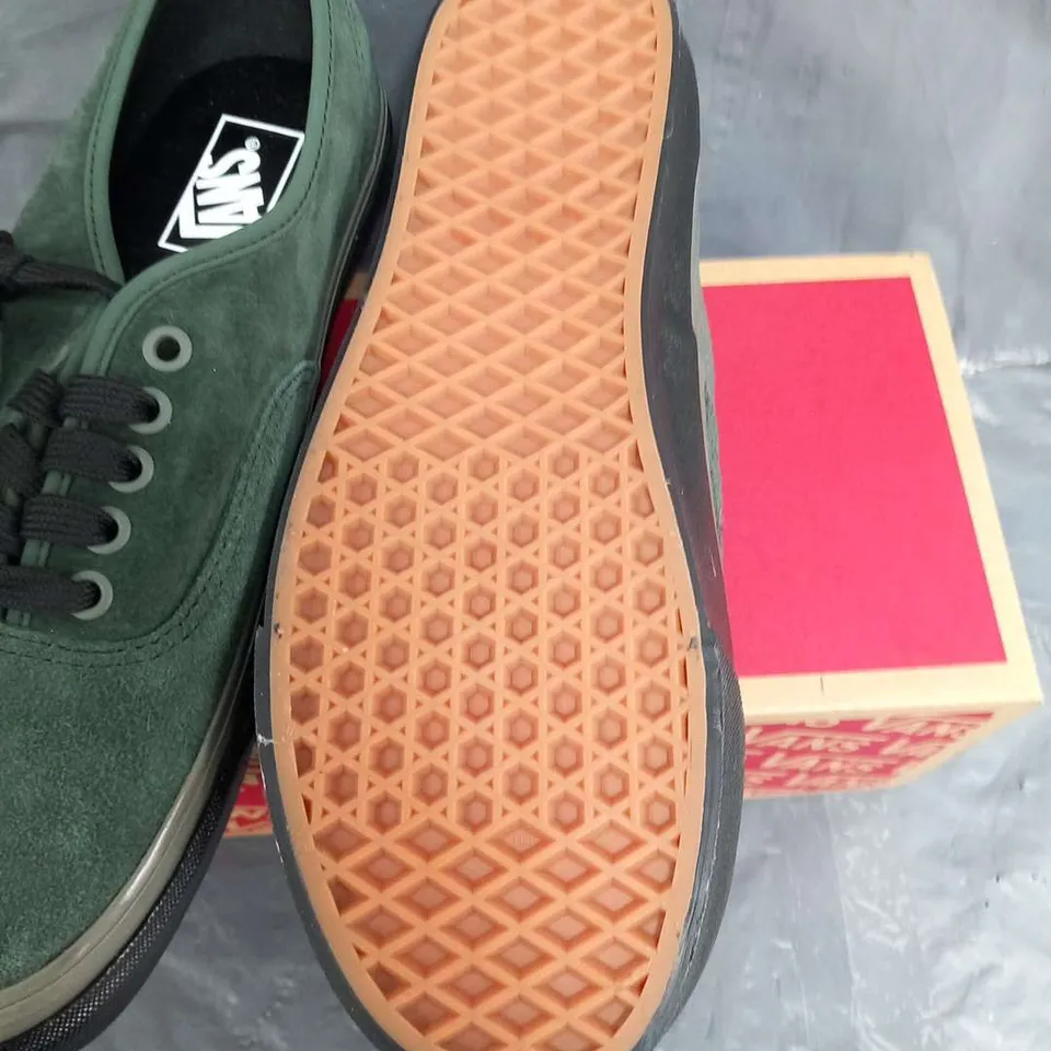 BOXED VANS 'OFF THE WALL' AUTHENTIC 44 DX FOREST GREEN SIZE 8