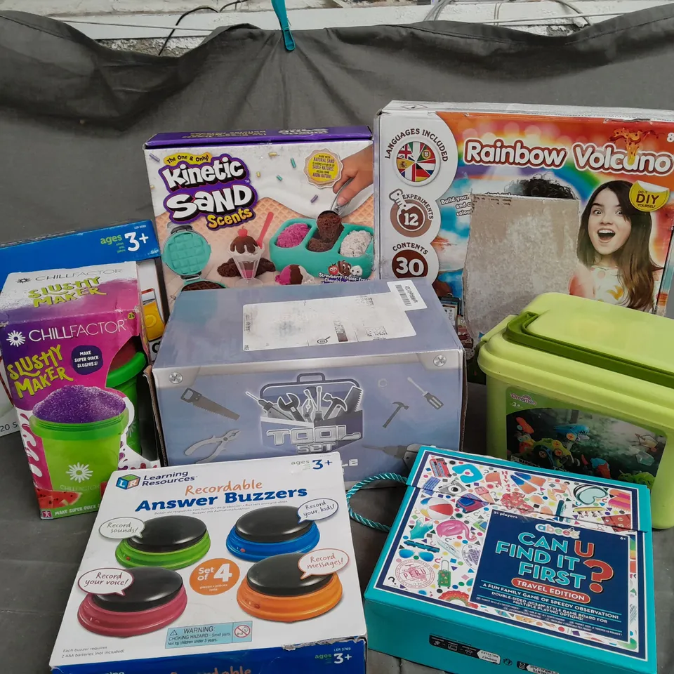 8 ASSORTED TOYS TO INCLUDE KINETIC SAND SCENTS, RAINBOW VOLCANO, SLUSHY MAKER, RECORDABLE ANSWER BUZZERS, DINOSAUR TOY, 3-LETTER WORD PUZZLE CARDS