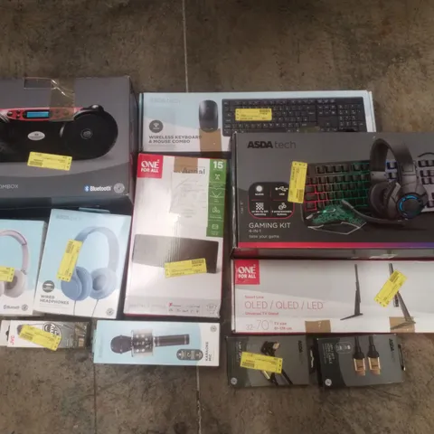 PALLET CONTAINING ASSORTED ELECTRICAL RETURNS INCLUDING UNIVERSAL TV STAND, KARAOKE MIC, AERIAL,  BLUETOOTH CD BOOMBOX & HEADPHONES