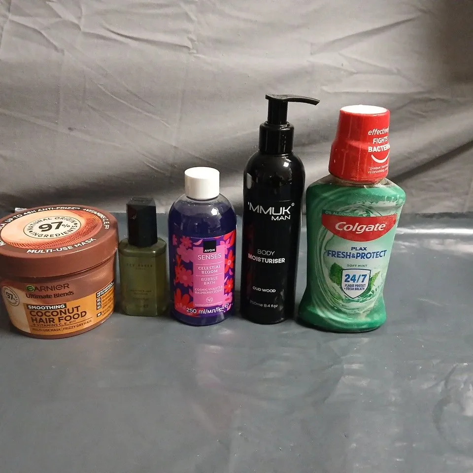 APPROXIMATEY 20 ASSORTED HEALTH AND BEAUTY PRODUCTS TO INCLUDE - COLGATE MOUTHWASH - TED BAKER BODY SPRAY AND MMUK MAN BPDY MOISTURISER