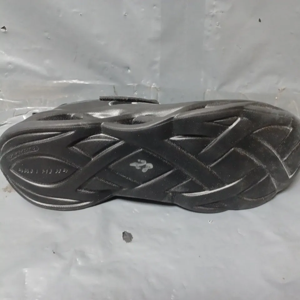 PAIR OF KIDS SKECHERS LIGHTS TRAINERS - UK SIZE 28