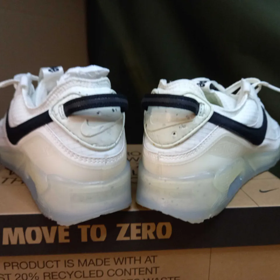BOXED PAIR OF NIKE AIR MAX OFF WHITE/BLACK TRAINERS SIZE 10