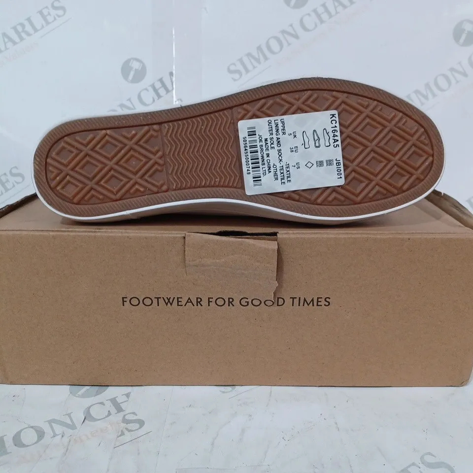 BOXED PAIR OF JOE BROWNS CANVAS TRAINERS IN WHITE SIZE 5