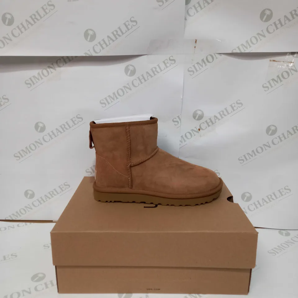 UGG CLASSIC MINI II IN CHESTNUT - UKN 4