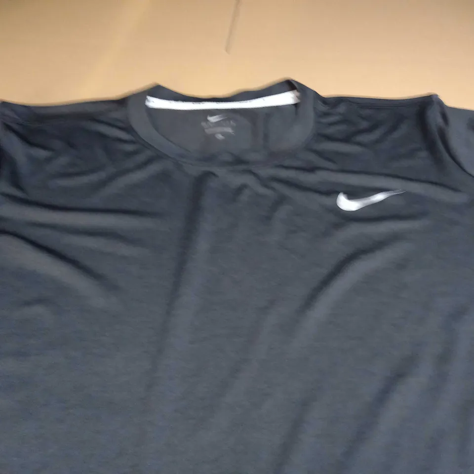 NIKE DRI-FIT SLIMFIT THIN T-SHIRT IN BLACK - LARGE