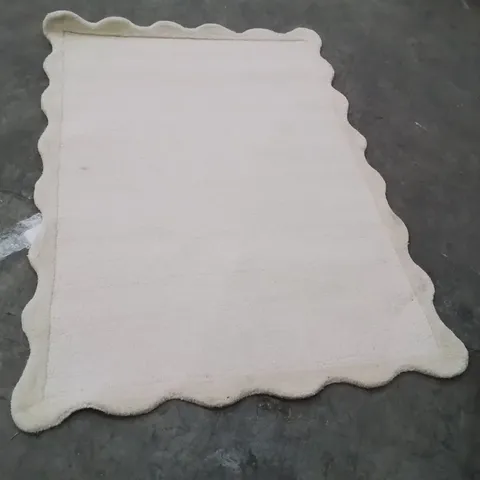 QUALITY DESIGNER AREA RUG - APPROXIMATELY 170X110CM