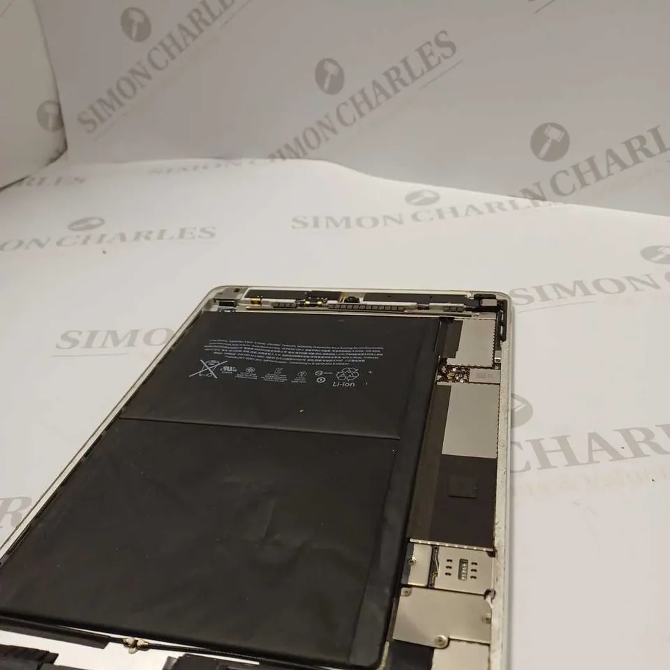 APPLE IPAD MODEL A1567 WITH NO SCREEN