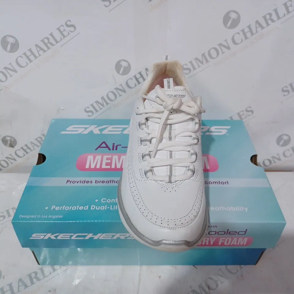 BOXED SKECHERS AIR COOLED TRAINERS SIZE 4