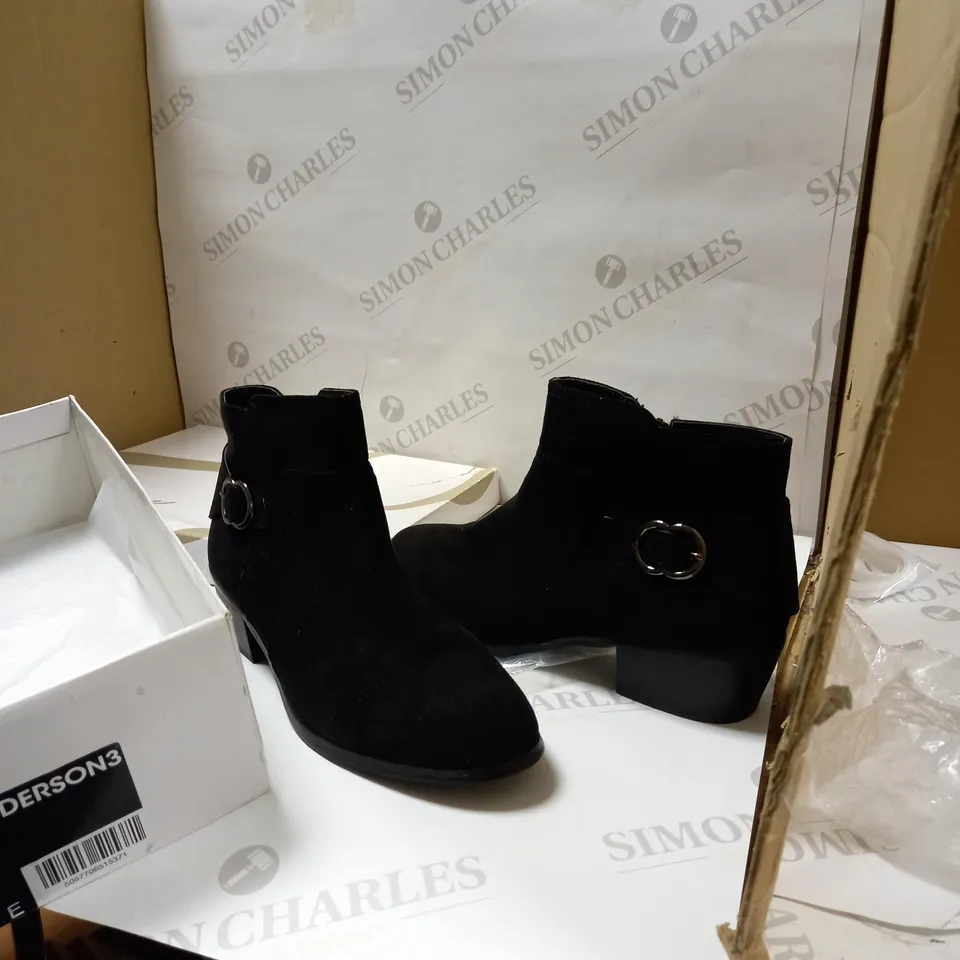 BLACK ANDERSON EVANS WIDE BOOTS SIZE 7
