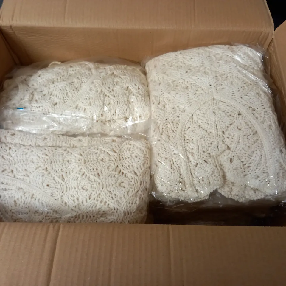 LOT OF 20 CROCHET PULL V-NECK JUMPERS - SIZE UNSPECIFIED