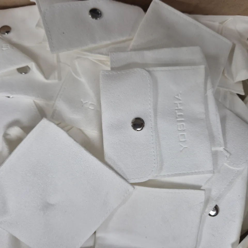 BOX OF APPROXIMATELY 200 YOSITHA GIFT POUCHES IN WHITE