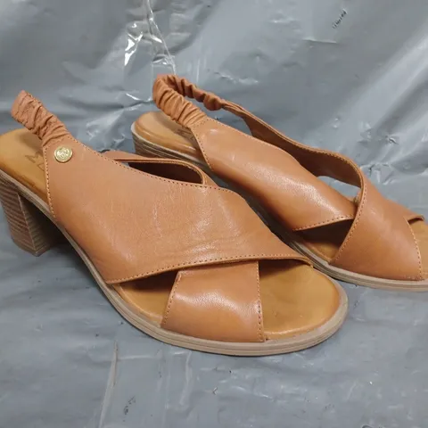 BOXED PAIR OF MODA IN PELLE LASANDRA HEELED SANDALS IN TAN SIZE 7