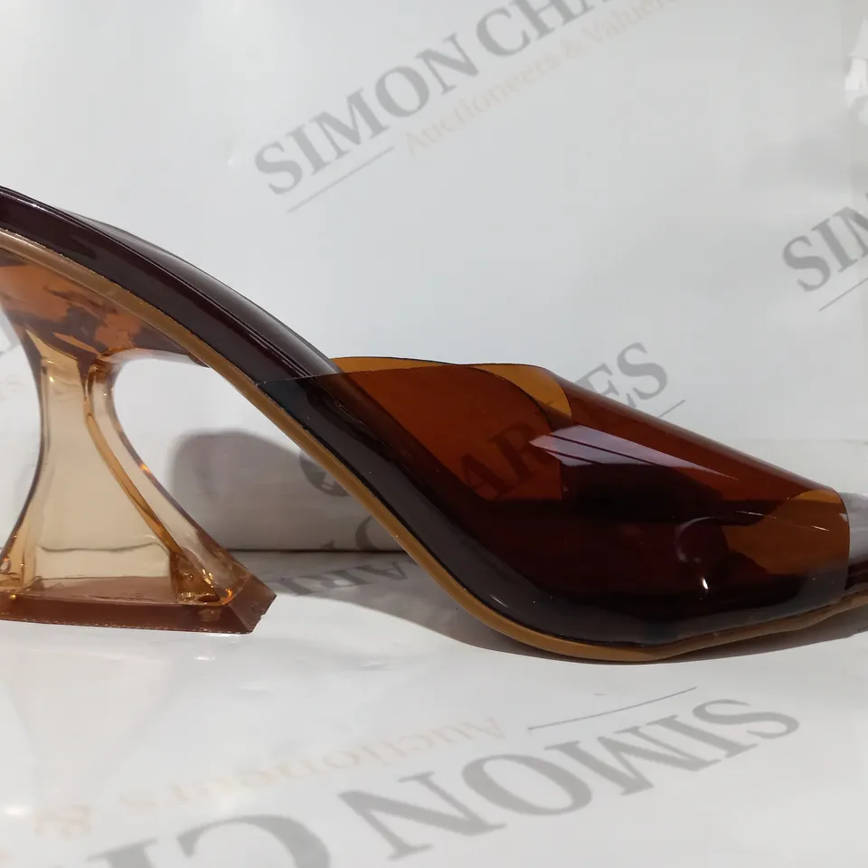 BOXED PAIR OF DESIGNER OPEN TOE HEELED SHOES IN TRANSPARENT BROWN EU SIZE 39