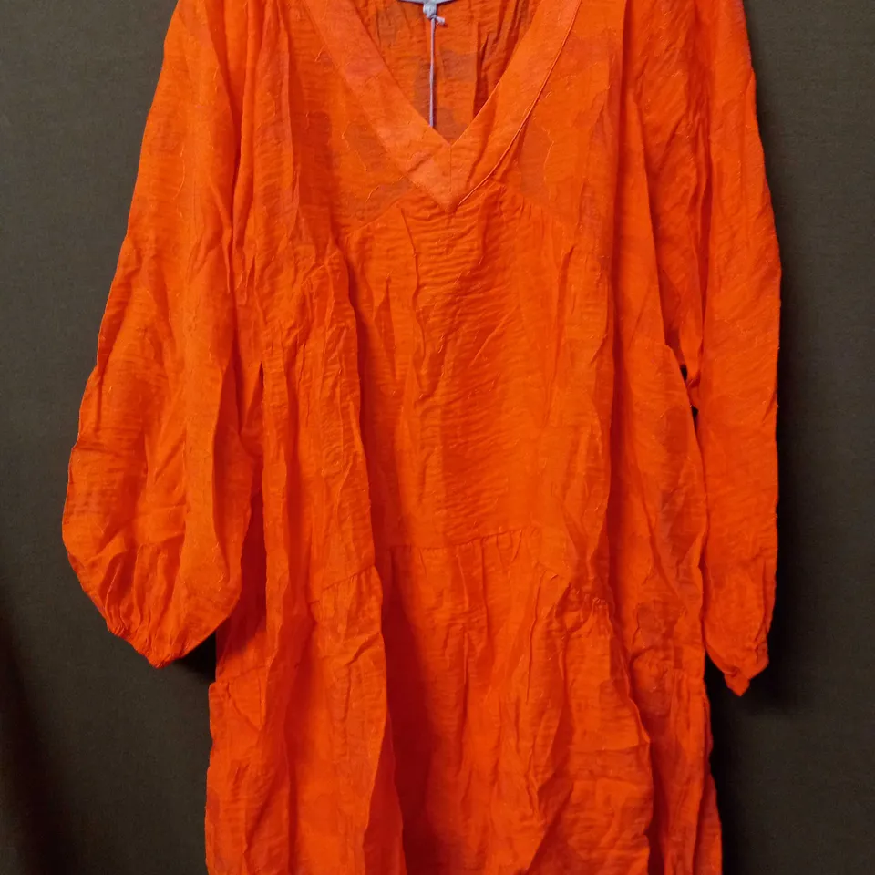 OLIVER BONAS INTEREST FABRIC MINI V-NECK DRESS IN ORANGE - SIZE 18