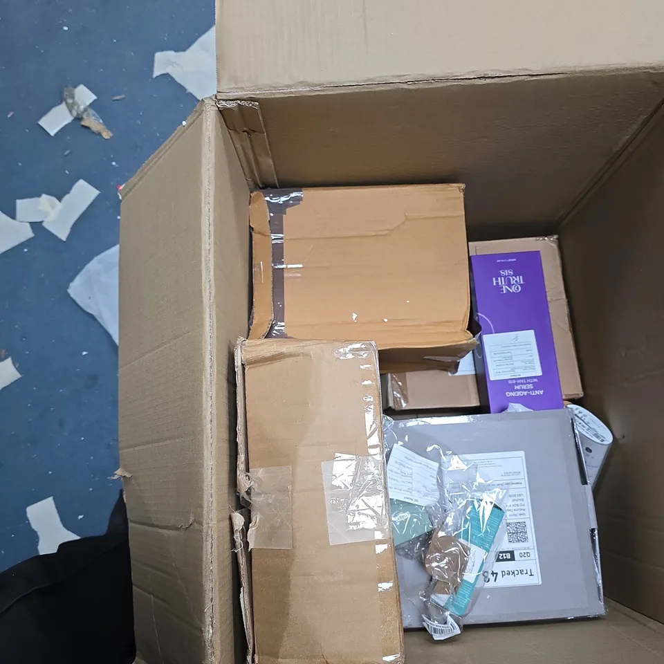 BOX OF APPROXIMATELY 10 ASSORTED ITEMS INCLUDING LOREM EMU MUSCLE & JOINT BALM; LAB PEBBLE BLADELESS HAIR REMOVAL; BITMORE E-FUEL 10K POWERBANK