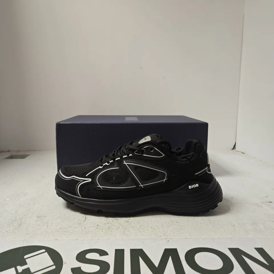 DIOR B30 MTT-TOP CALF OBLIQUE SNEAKERS, UK 8 (EU 42) - BLACK/WHITE