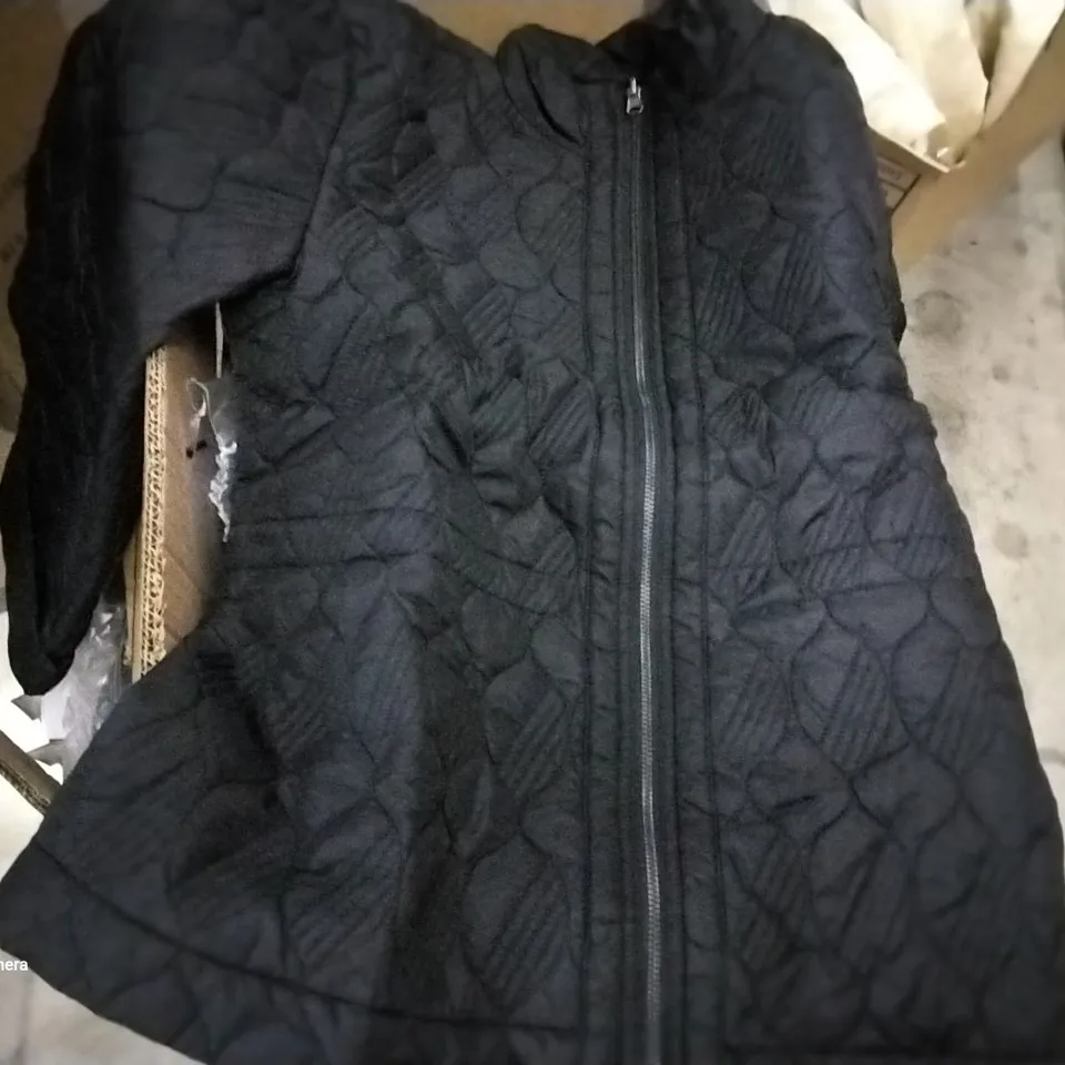 BOX OF APPROXIMATELY 8 BRAND NEW MARLA WYNNE QUILT TOGGLE COATS 
