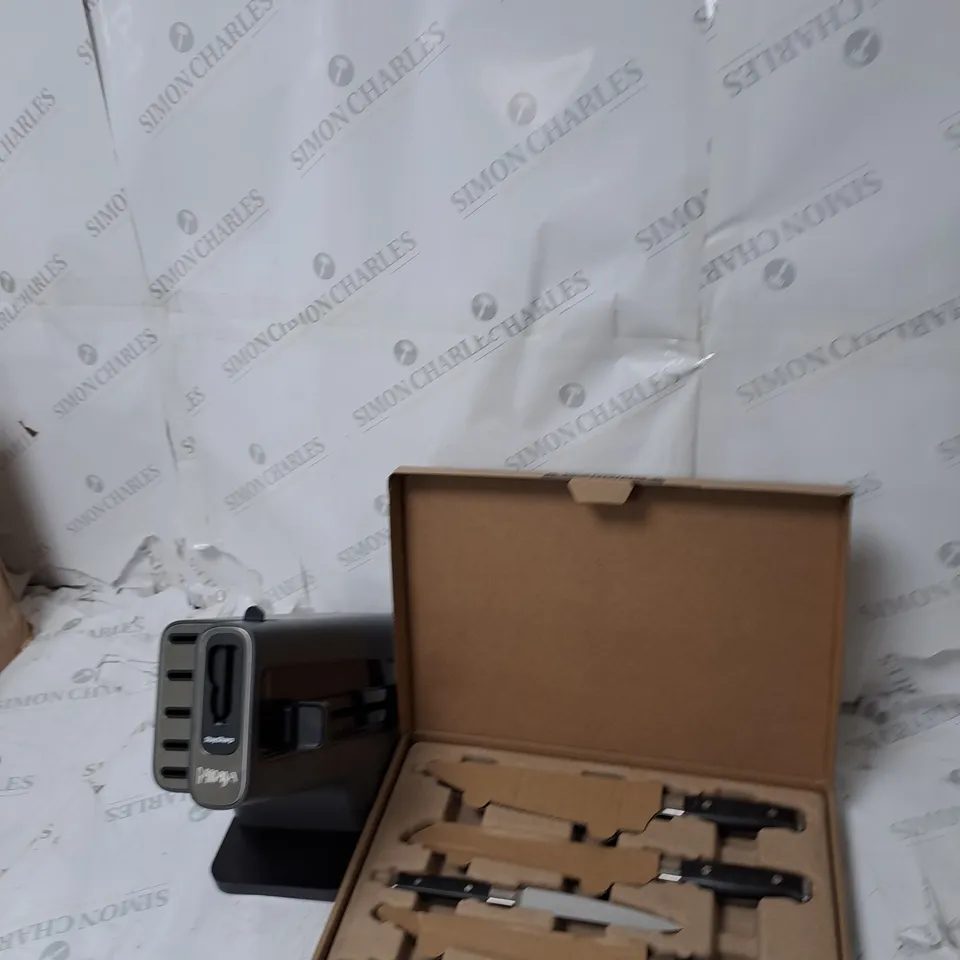 BOXED NINJA FOODI STAYSHARP KNIFE BLOCK WITH INTEGRATED SHARPENER K32005UK