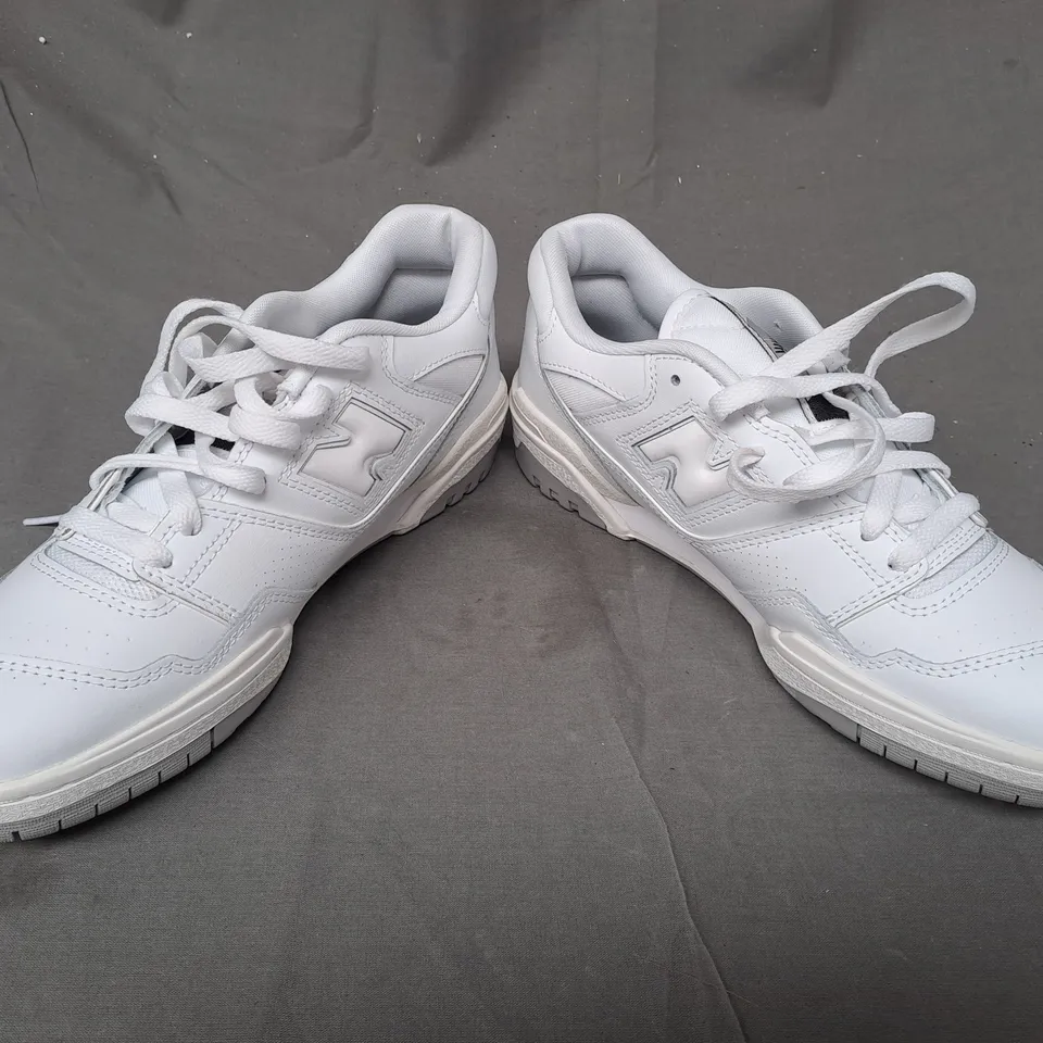 BOXED PAIR OF NEW BALANCE 550 SHOES IN WHITE UK SIZE 7