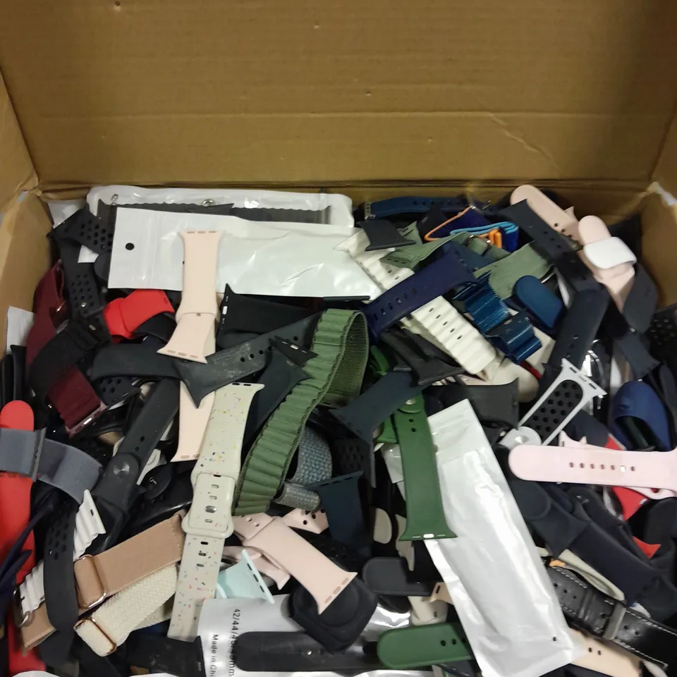 LARGE ASSORTMENT OF SMARTWATCH STRAPS IN VARIOUS DESIGNS	