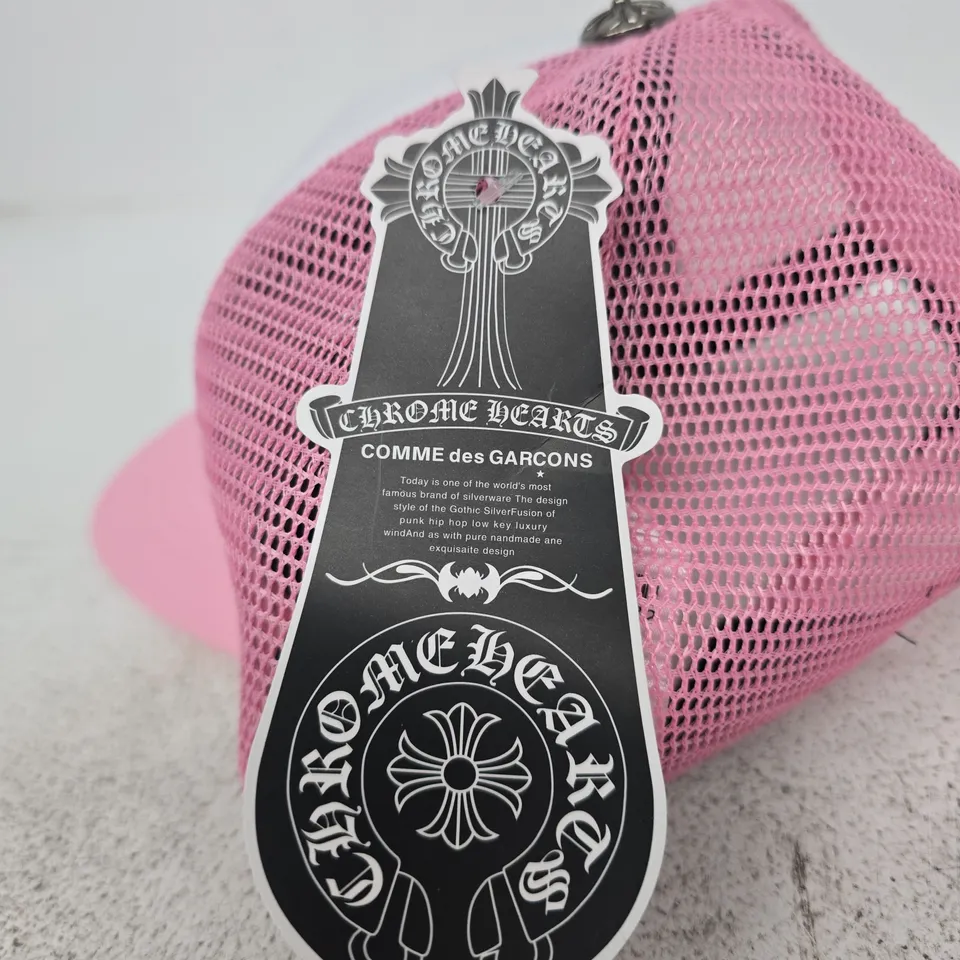 COMME DES GARÇONS X CHROME HEARTS CAP – PINK MESH
