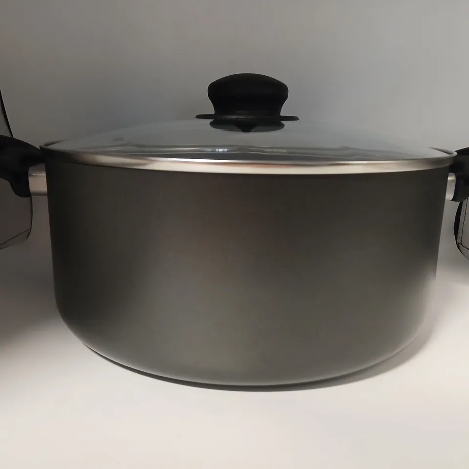 EIGHT BRAND NEW HOME 28CM STOCKPOT WITH GLASS LID