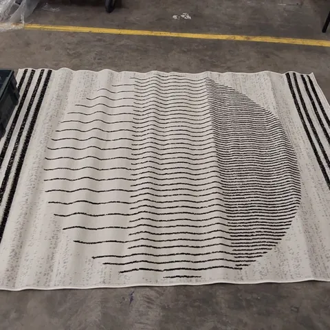 CORUM BLACK/ OFF-WHITE RUG // 5' X 7'