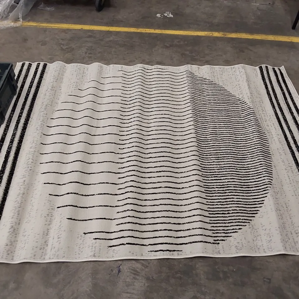 CORUM BLACK/ OFF-WHITE RUG // 5' X 7'