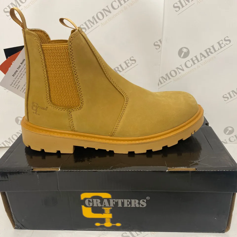 BOXED PAIR OF GRAFTERS WORK BOOTS SIZE 10