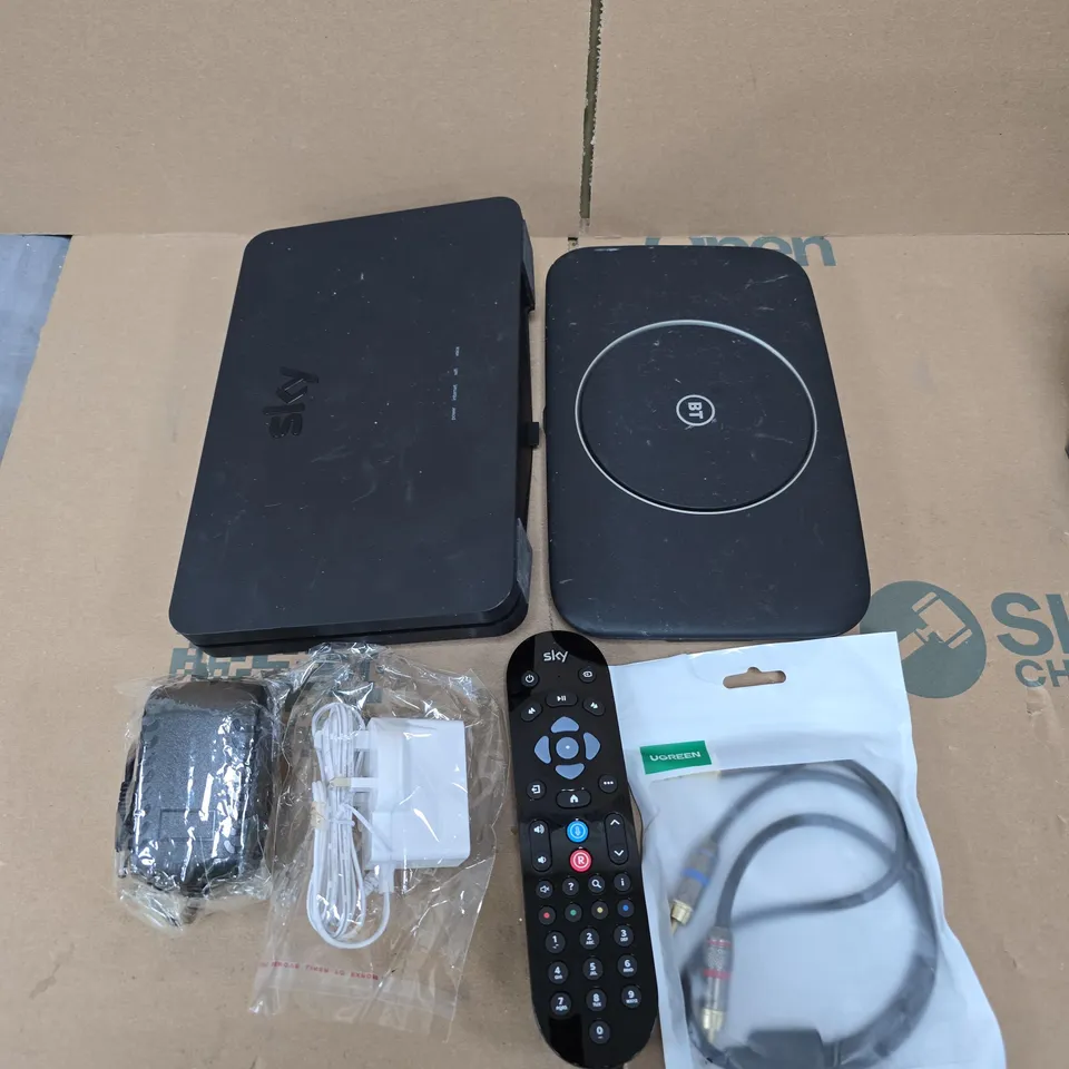 APPROXIMATELY 10 ASSORTED ELECTRICAL PRODUCTS TO INCLUDE POWER SUPPLIES, ROUTER, REPLACEMENT REMOTE ETC 
