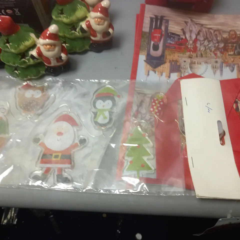 LOT OF ASSORTED SEASONAL ITEMS TO INCLUDE SEALED MEDIA PACK, LIGHT UP SACKS AND XMAS SACKS 